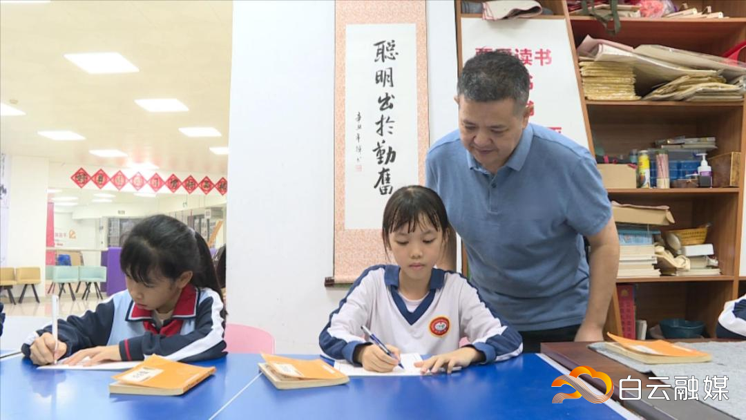 2023.12.12郑国辉：发挥余热 免费开设少年兴趣班（王照宇 罗旻力 剪辑：李明健）.mp4_20231213_151918190