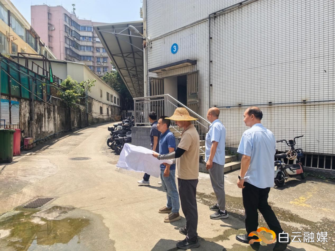 白云区分局指派技术队伍与相关权利人在现场指界