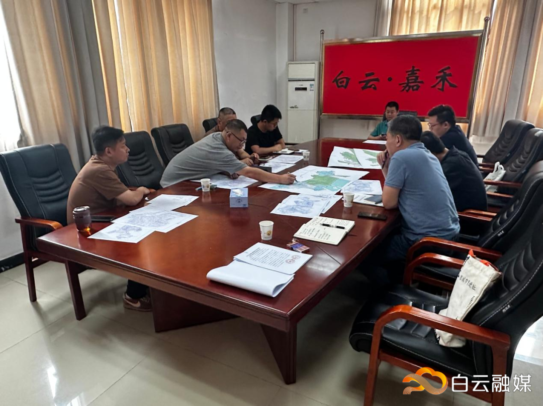 白云区分局指派技术队伍在嘉禾街道对接协调权属问题