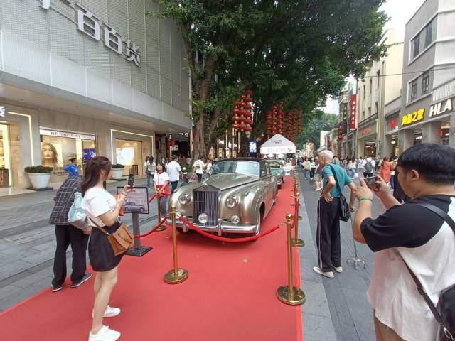 劳斯莱斯银云silver cloud