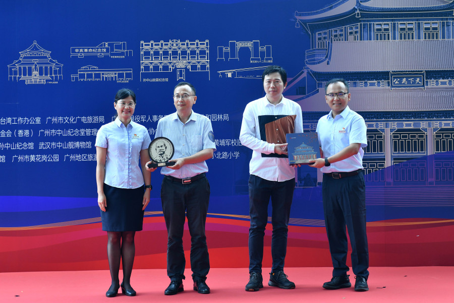 創元会委員,中山節子「南仏風景（ブオー畑）」４号油彩,77年,サントロペ,額なし 约300件文创作品亮相，首届全国孙中山纪念地文创设计成果展开幕