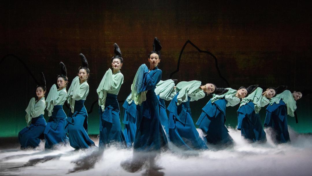 康樂及文化事務署明年一月呈獻由中國東方演藝集團創演的得獎舞蹈詩劇《只此青綠》—舞繪《千里江山圖》。圖示舞蹈詩劇《只此青綠》劇照。