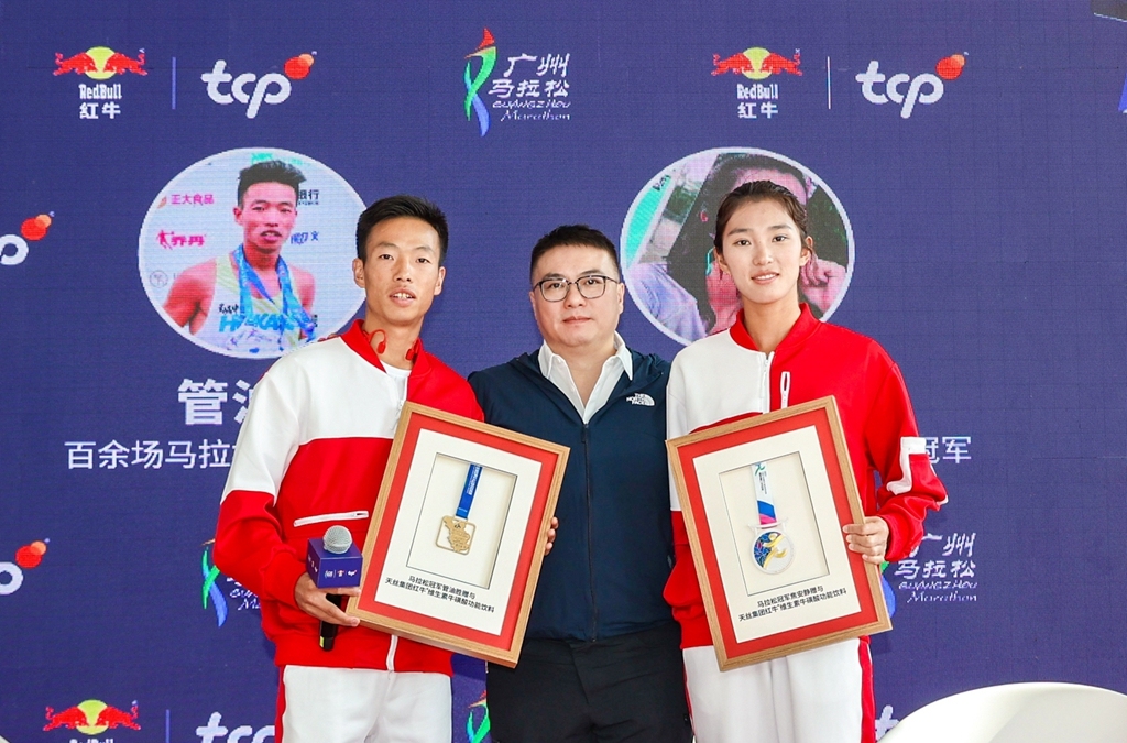 管油胜、焦安静送出奖牌_副本