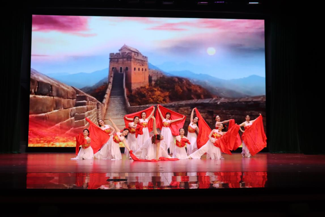 (图3:荔湾区音乐舞蹈协会精心编排的舞蹈《时和年丰》)