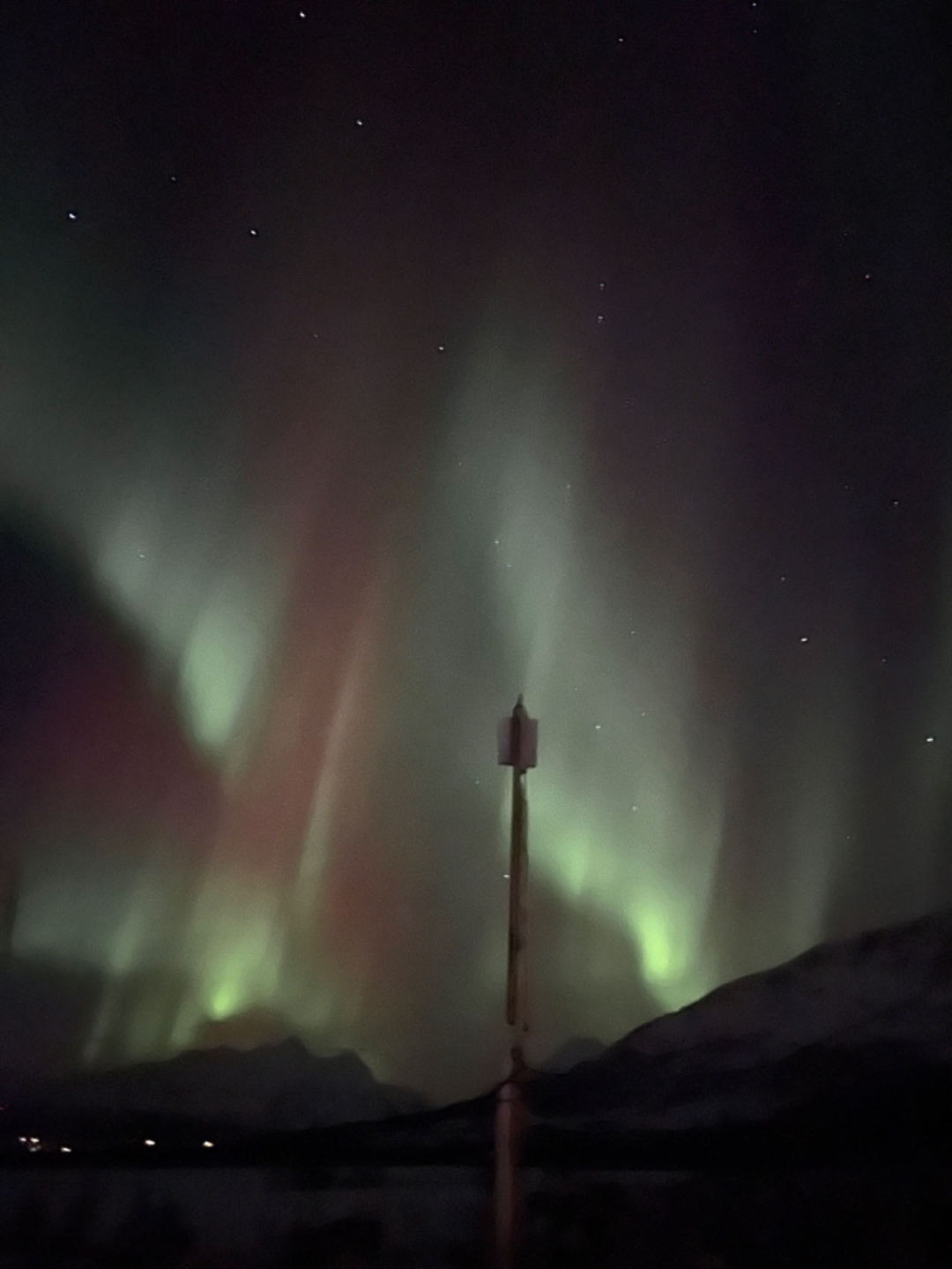 辛落去追逐极光