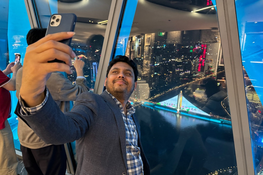 苏俊杰-【世界媒体峰会】外媒来宾登广州塔坐游船夜-NEP1_20231204_C00411168512