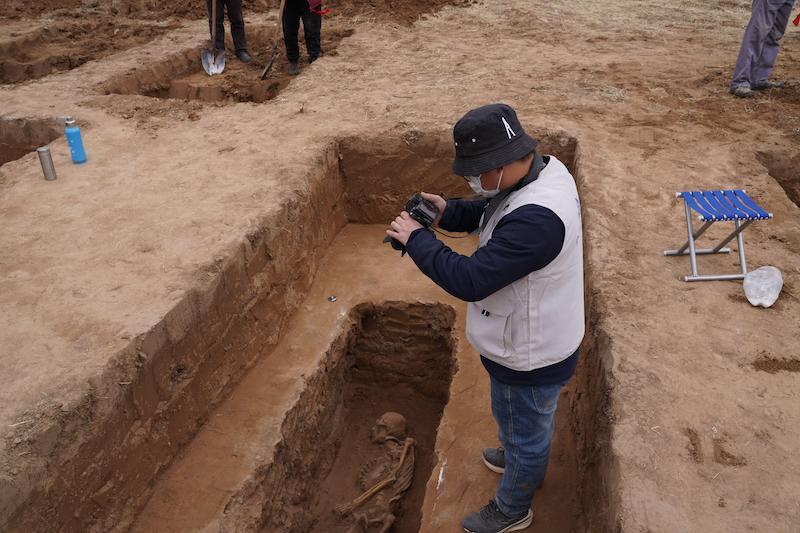 山西吕梁方山南村烈士墓地发掘现场2(受访者提供)