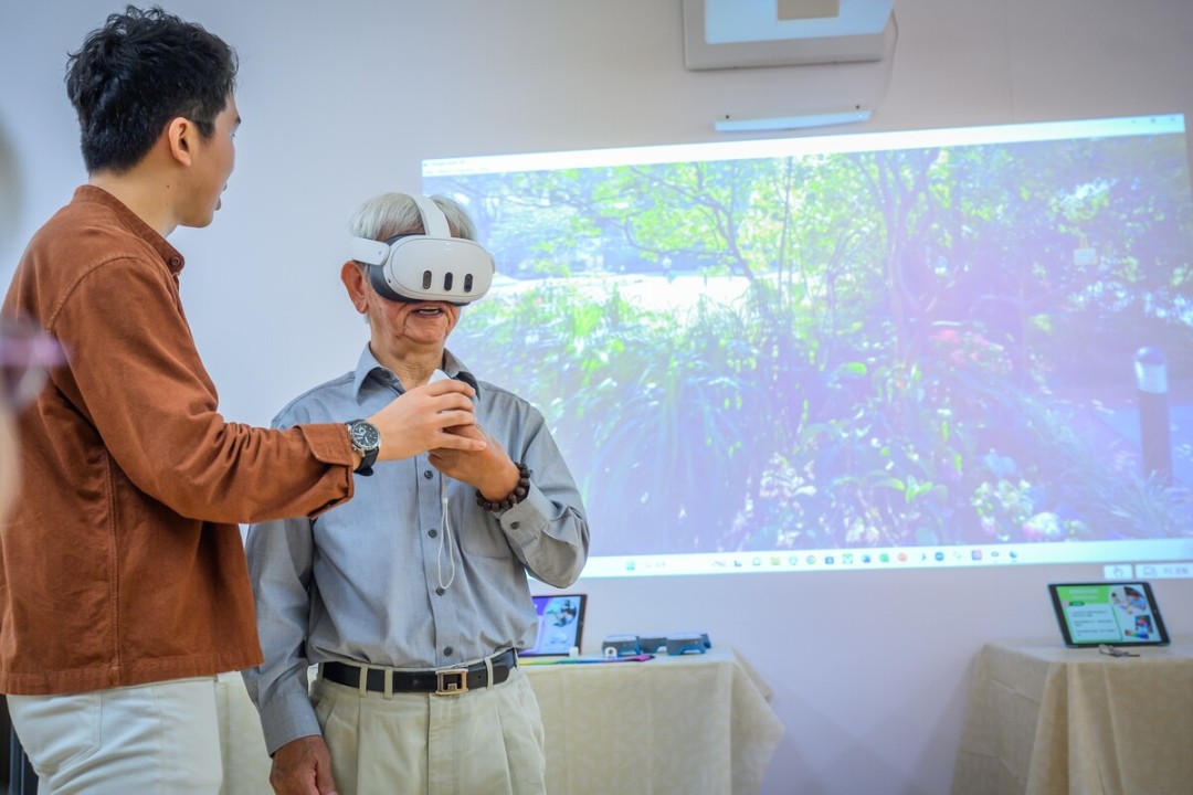 機構利用虛擬實境和混合實境技術,讓長者體驗虛擬旅遊的樂趣。
