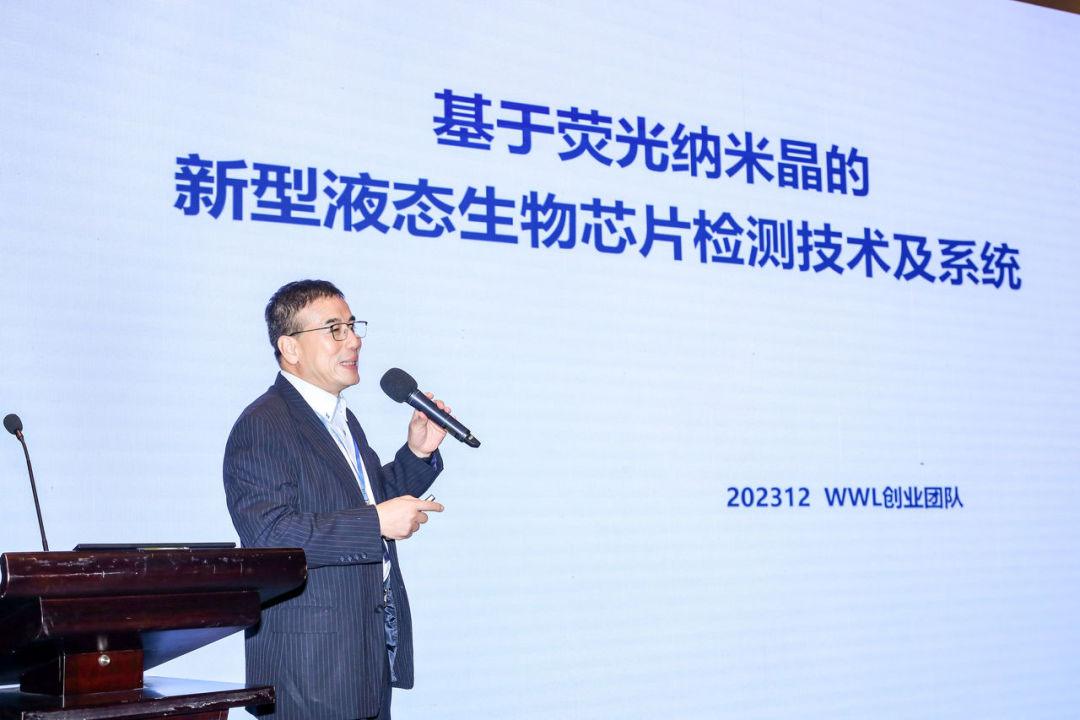 12月28日,2023年海外专家南粤行(清远专场)活动在清远狮子湖喜来登度假酒店举办,海外专家进行科研项目介绍。-3