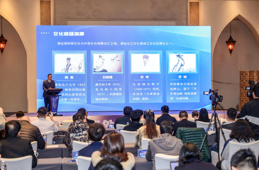 12月28日,2023年海外专家南粤行(清远专场)活动在清远狮子湖喜来登度假酒店举办,清远市科学技术局局长余爱国为现场专家推介清远。