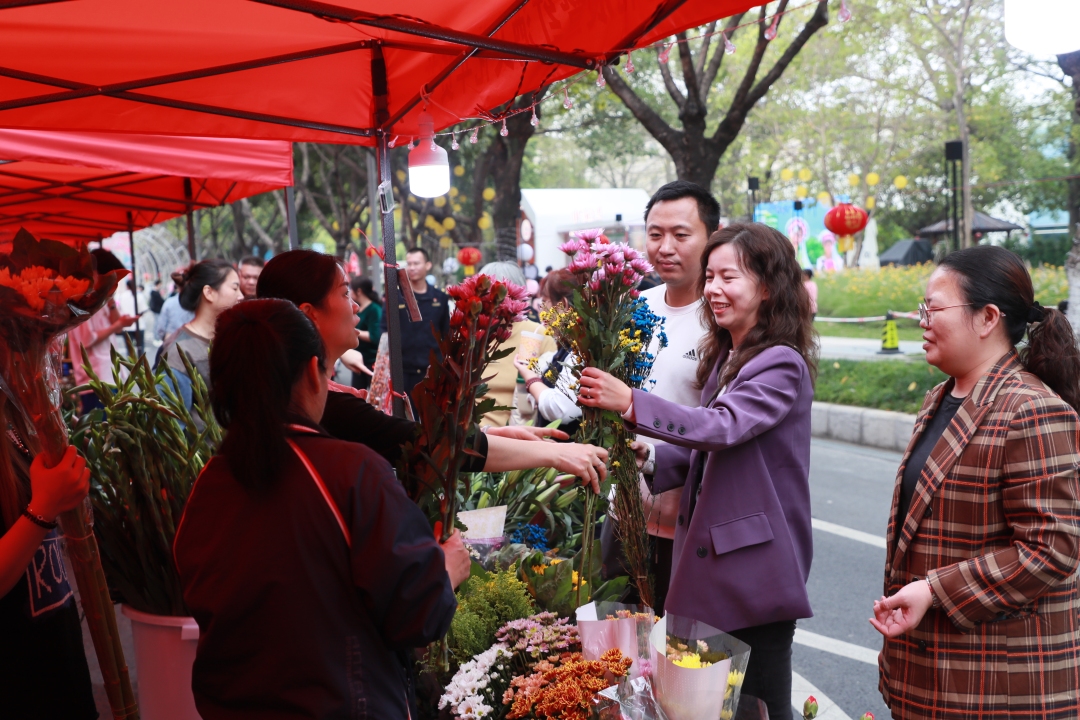 杨耀烨-保税区红酒街逛花街-FZ100411532527