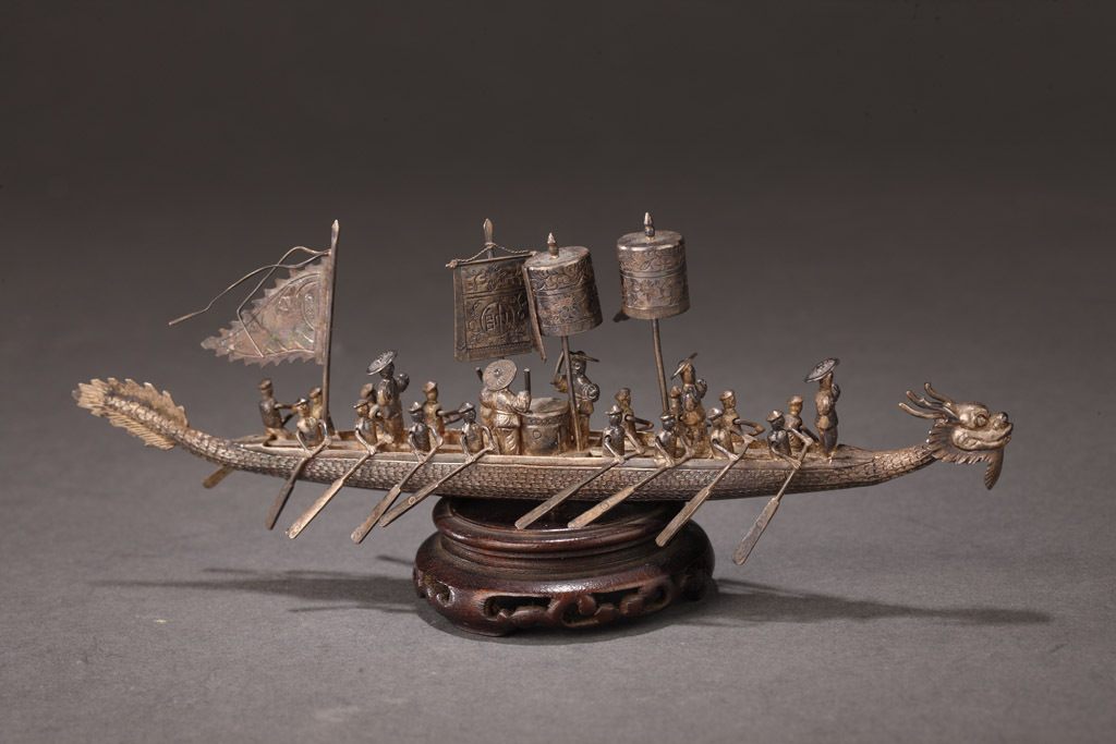 带座银龙舟摆件