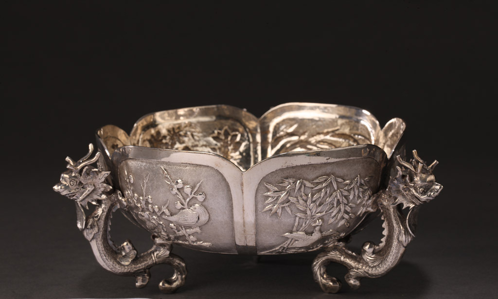 银錾刻海棠形花鸟碗