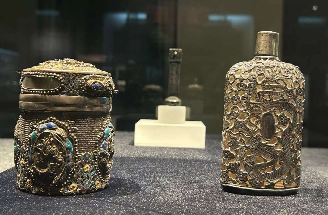 龙纹香水瓶