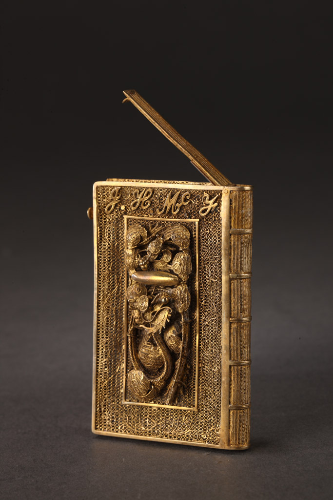 银縲丝镀金开光双龙纹名片盒