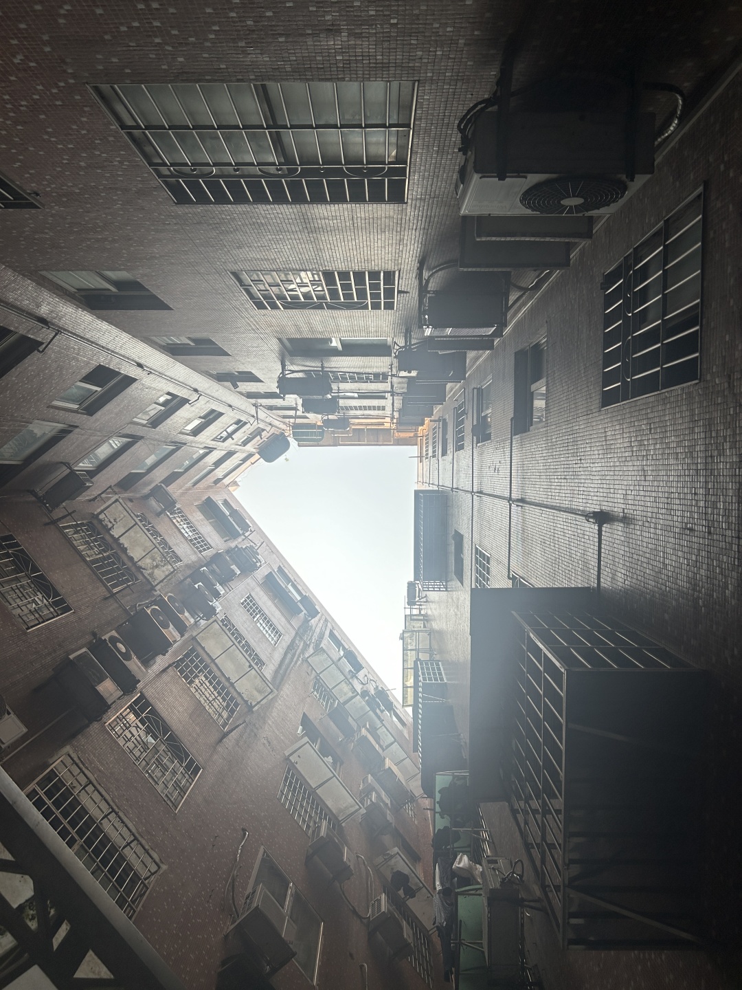 29-30-31号楼宇之间天井楼距过近,加装条件“先天不足”