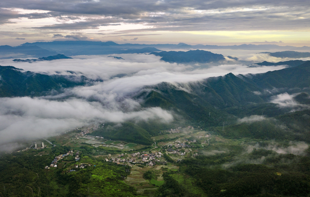 黄建生《山里人家》