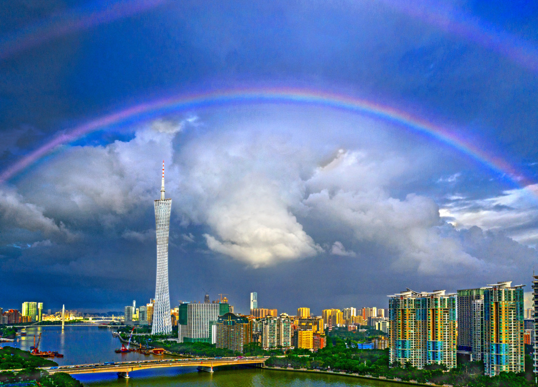 梁力昌《广州塔上彩虹舞》