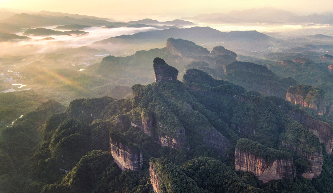 刘均权《梦幻丹霞山》