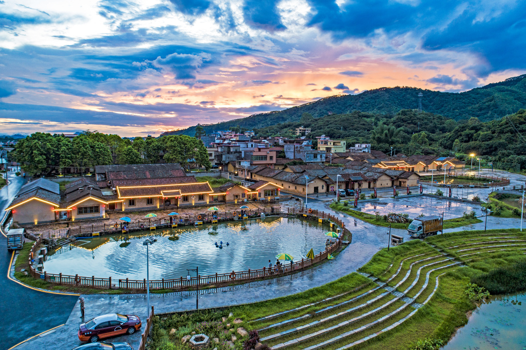 温金溪《罗洞古村换新颜》