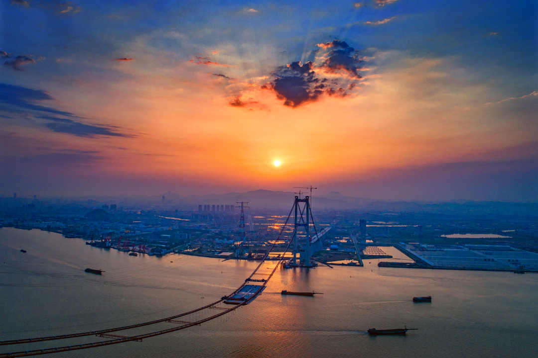 肖世清《在建中的南沙大桥》