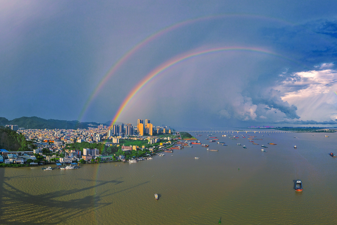 朱荣锐《以见彩虹》 拷贝