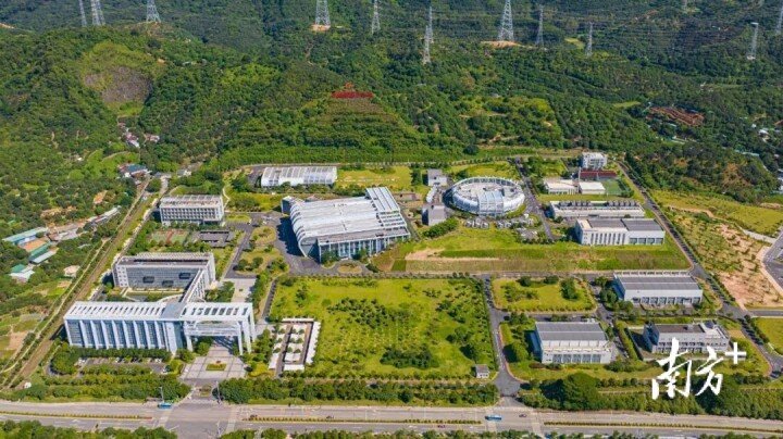 位于广东东莞松山湖科学城的中国散裂中子源全景。中国科学院高能物理研究所供图