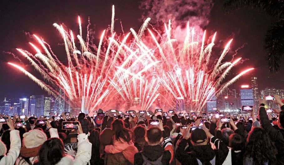 香港首场!海上烟火表演来了→ 香港首场!海上烟火表演来了→