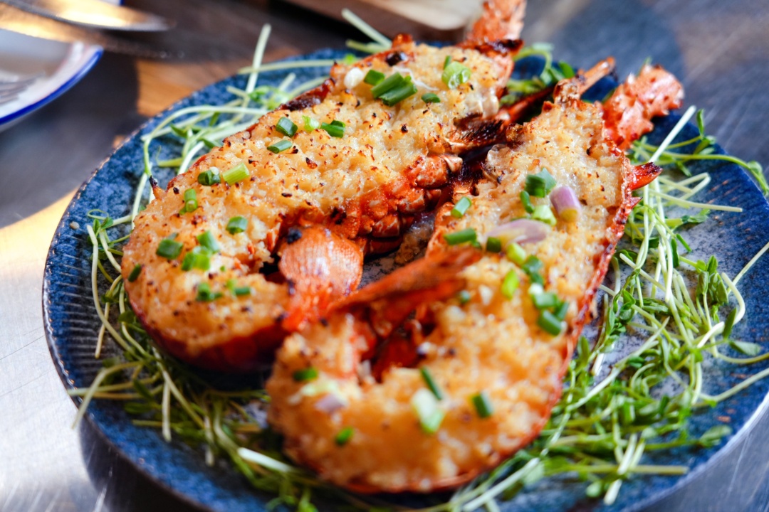 蒜蓉牛油烧澳洲龙虾