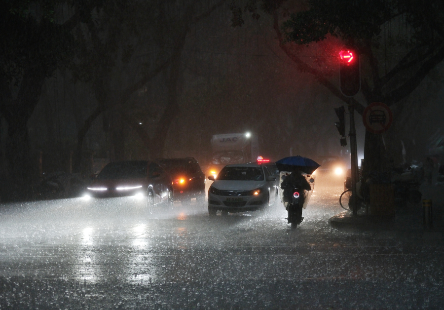 图集 | 暴雨倾盆,广州白昼如夜