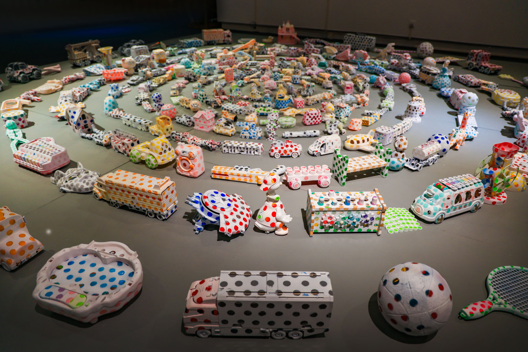 1《宇宙流》,艺术家:李邦耀,儿童艺术家: 李林泉(7岁)、张丁夫(10岁4个月)、冉清歌(7岁9个月)等26位