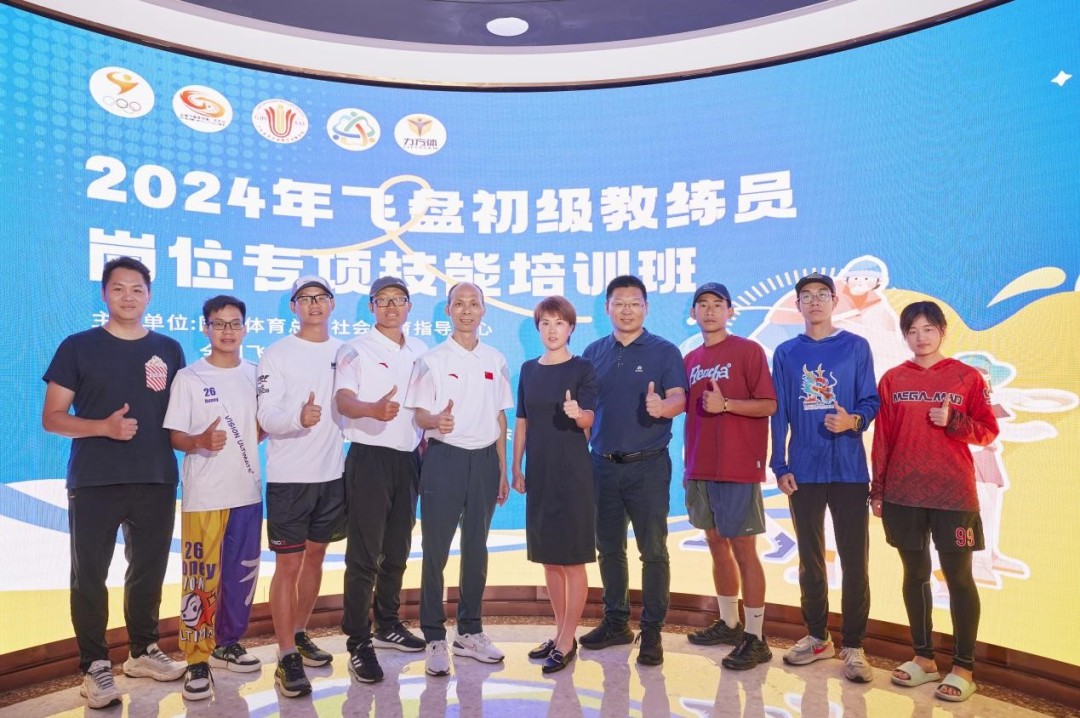 嘉宾与讲师团合影