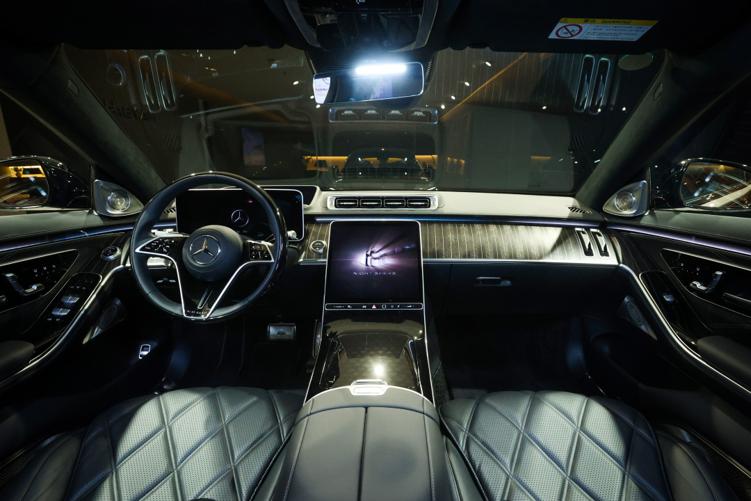 梅赛德斯-迈巴赫S级轿车极夜版_2