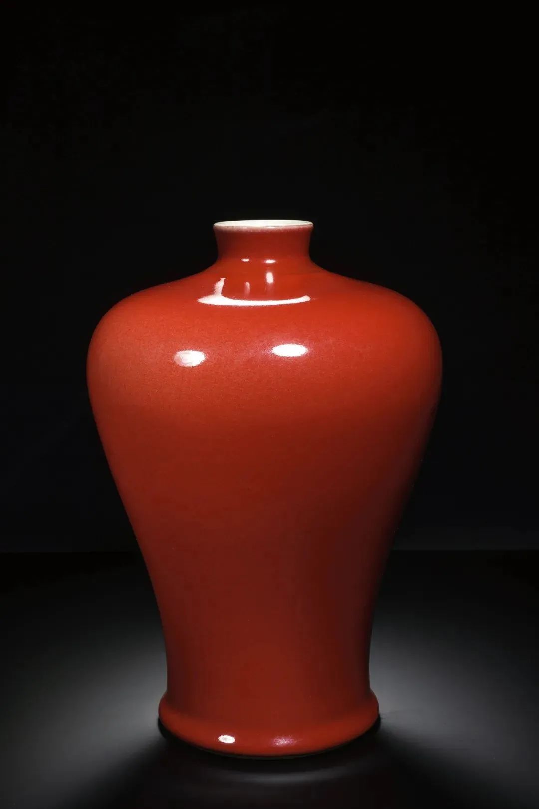 LOT698 清乾隆 祭红釉梅瓶