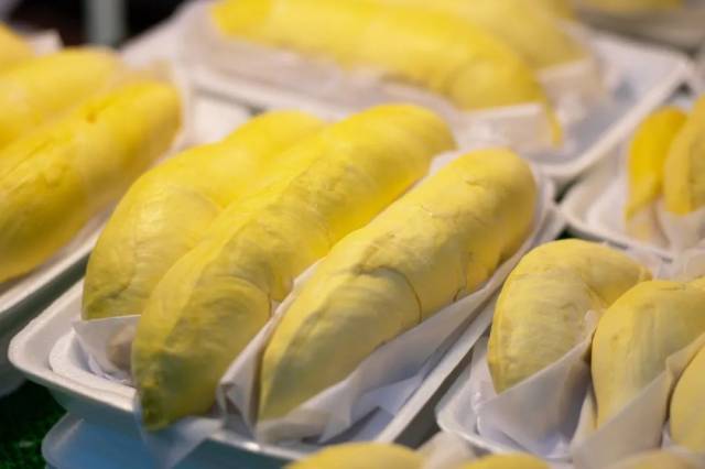 实在不会挑，也别较劲了，咱就选开好的榴莲果肉吧！