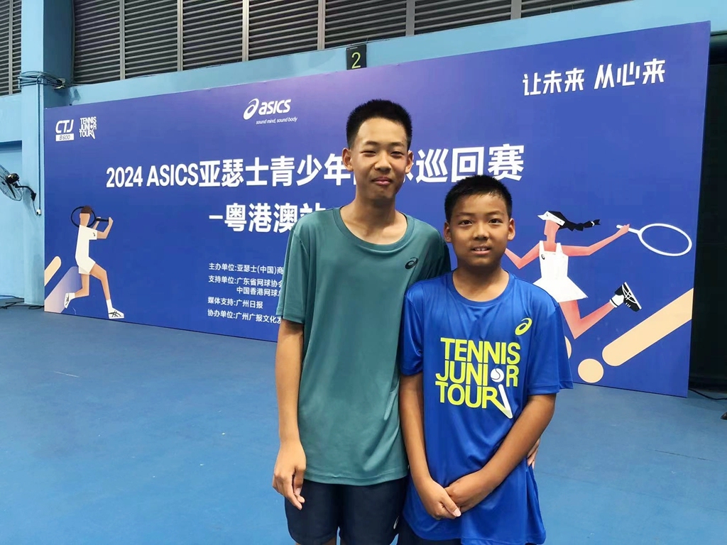 陈祖威(左)和陈祖恩兄弟。_副本