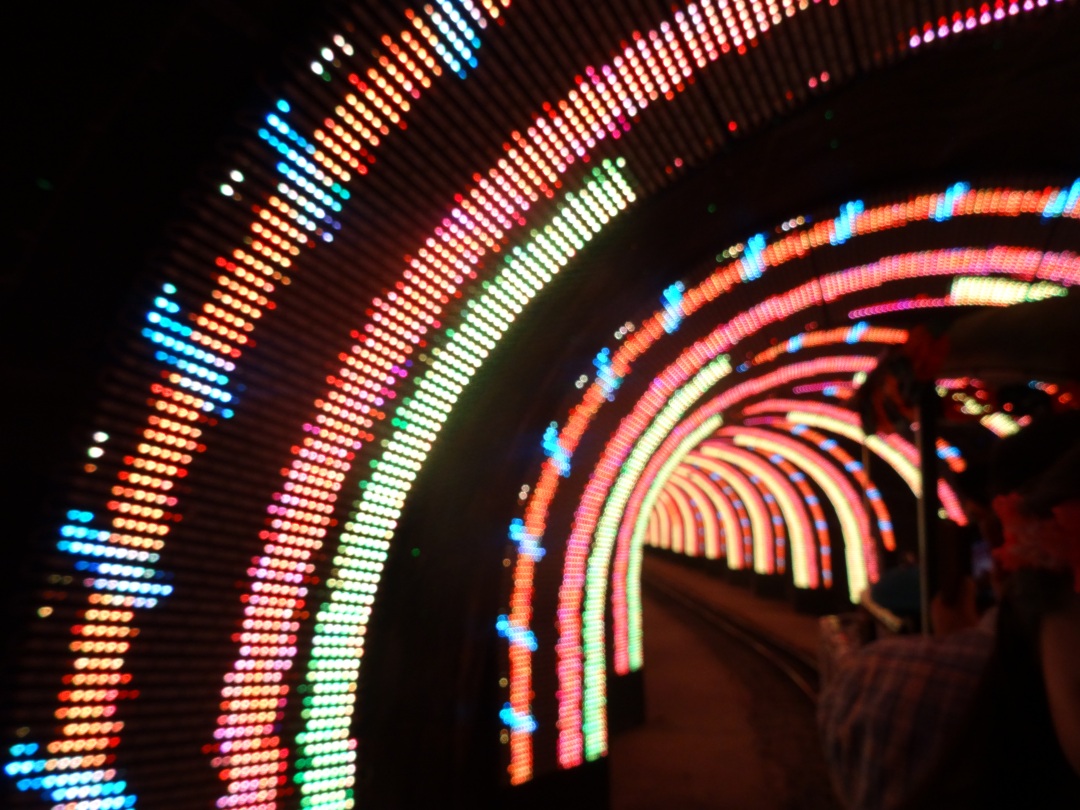 《时光隧道》邓洁仪.JPG 《时光隧道》邓洁仪.jpg