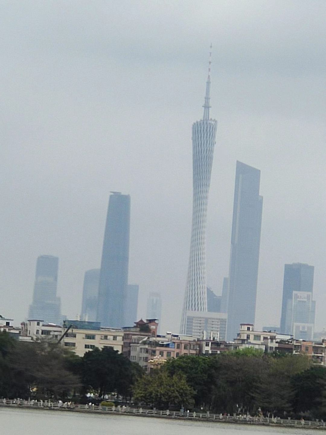 《海珠湖灯光》宋海洋.jpg 《海珠湖灯光》宋海洋.jpg