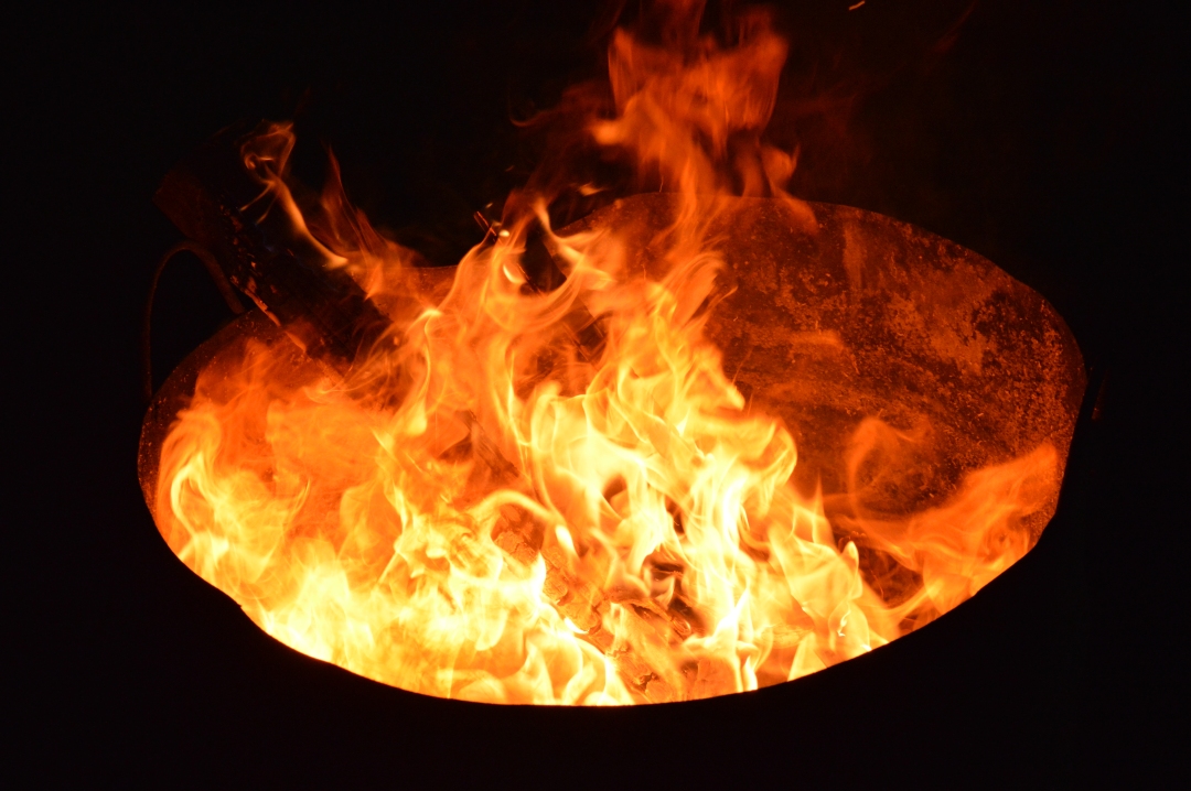 《火》户园扉.JPG 《火》户园扉.jpg