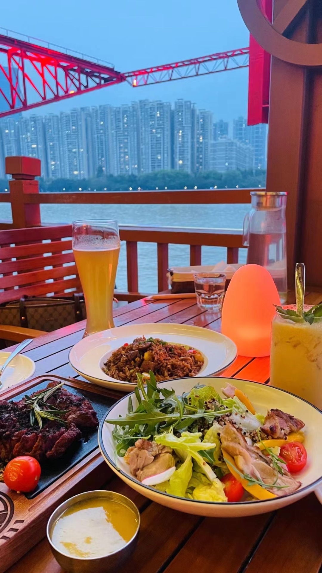 《琶醍晚餐》何镇业.jpg 《琶醍晚餐》何镇业.jpg