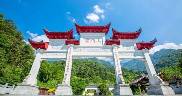 云门山牌坊。 云门山牌坊。