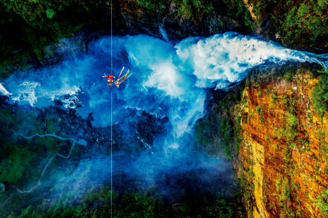 高空表演。 高空表演。