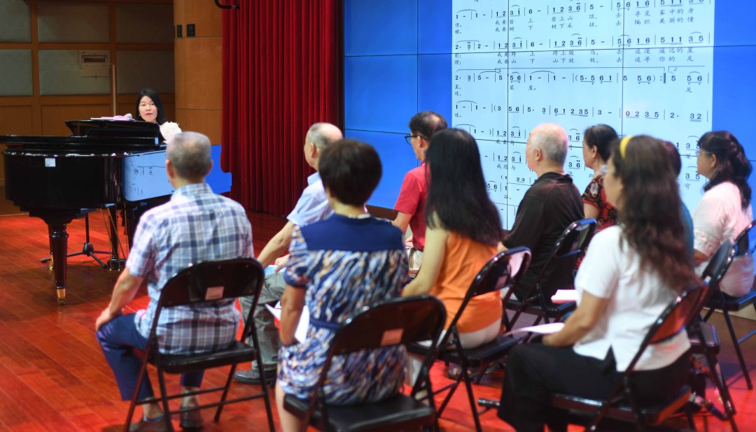 邱伟荣-广州老年大学校园开放日,学员体验新课程-FZ100210698851.jpg 邱伟荣-广州老年大学校园开放日,学员体验新课程-FZ100210698851.jpg