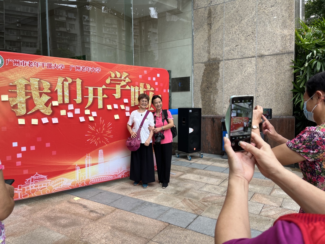 邱伟荣-广州老年大学校园开放日,学员体验新课程-FZ100210698848.jpg 邱伟荣-广州老年大学校园开放日,学员体验新课程-FZ100210698848.jpg