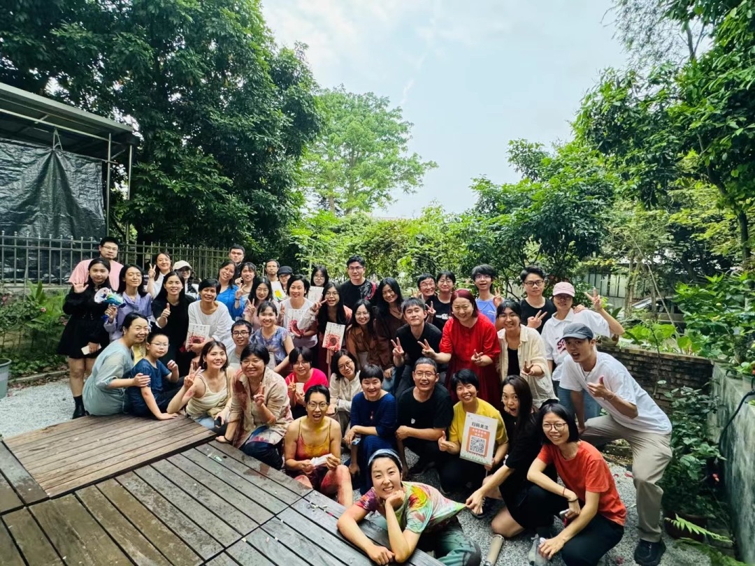 艺术节闭幕式合照。