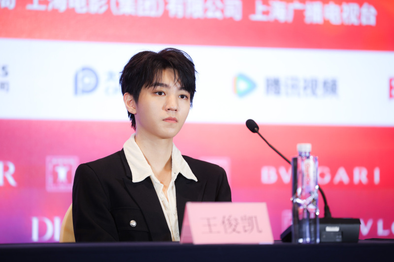 6957945b22f9460a8af29f4399f6de38