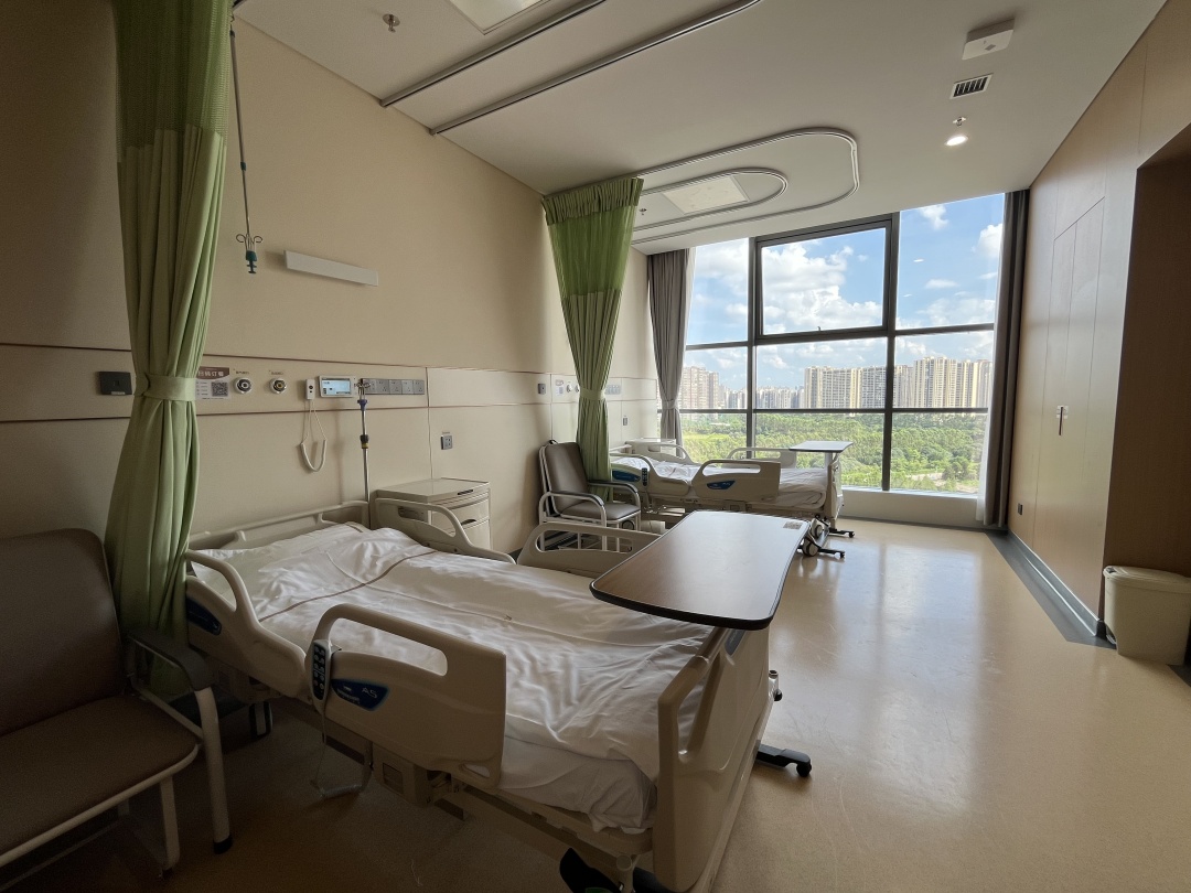病床上的呼叫怎么用直击｜药物“秒传”，病床可智慧呼叫！记者抢先探营和祐医院_https://www.jmylbn.com_新闻资讯_第3张
