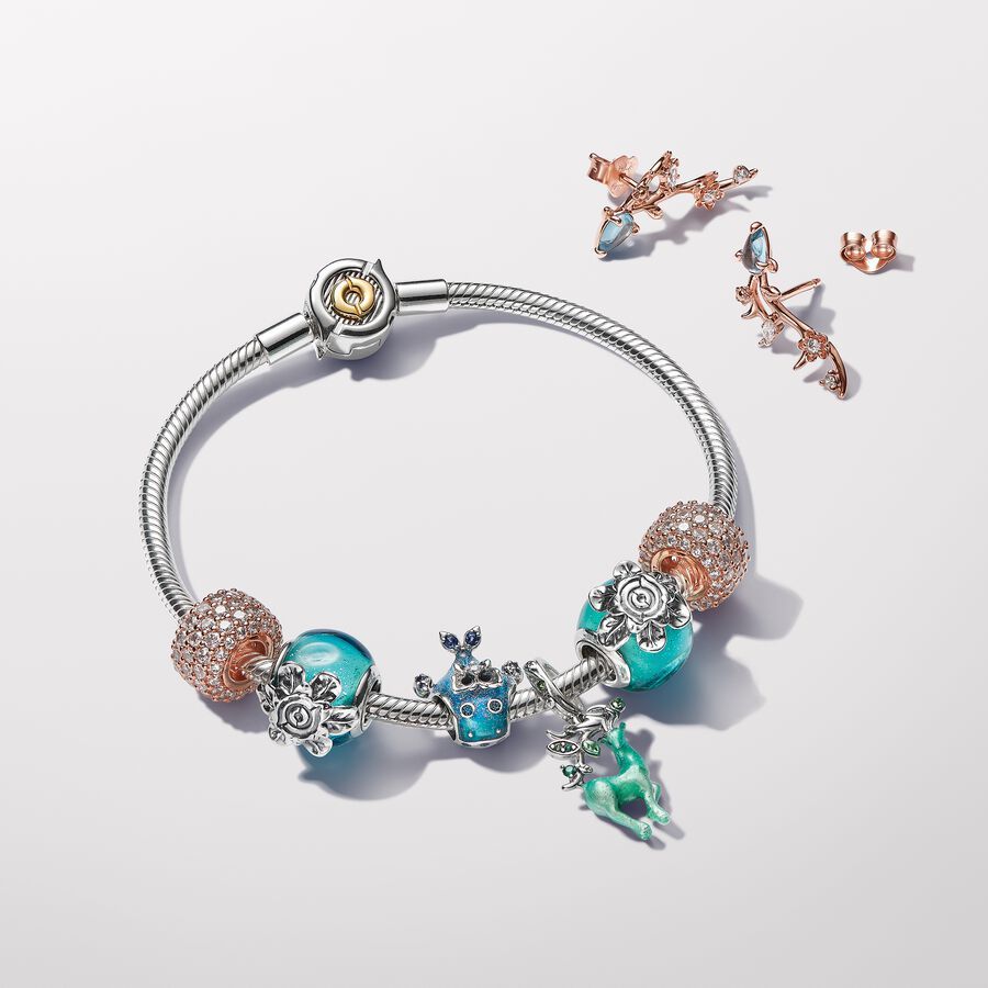 潘多拉和王者荣耀联名推出串饰。图源品牌官网