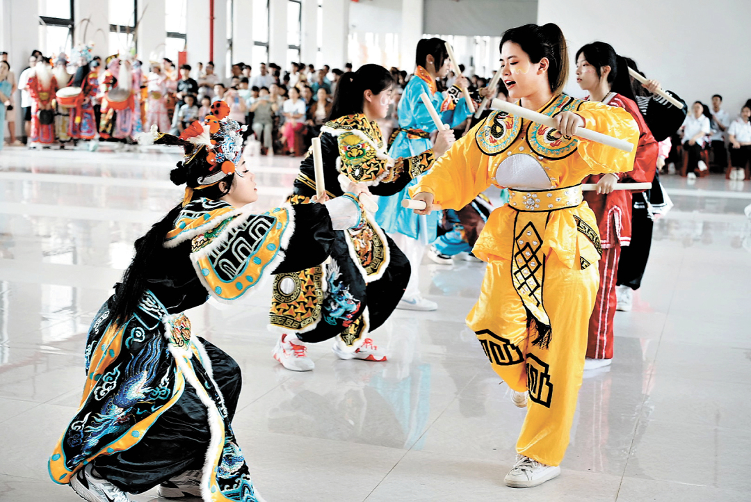 王月华-肖静彤广州英歌1(肖静彤供图)-FZ102812167573