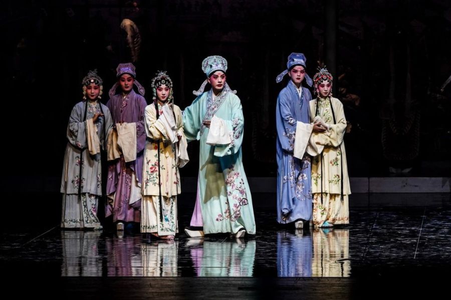 昆剧《1699·桃花扇》即将登陆广州，这两朵“梅花”已演绎18年